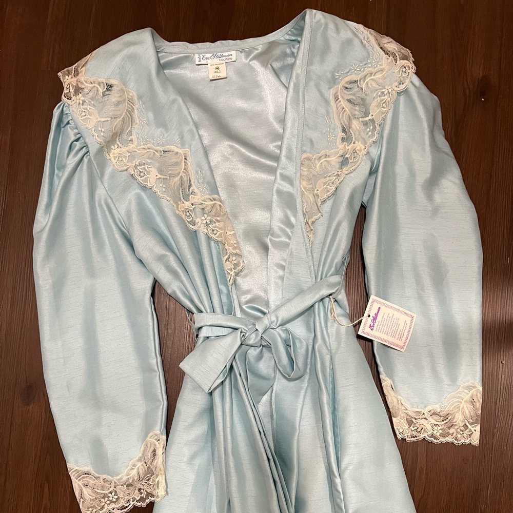 COPY - Very vintage unworn robe gown